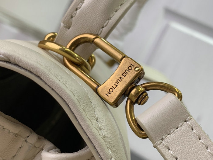 Louis Vuitton Hold Me White M21720