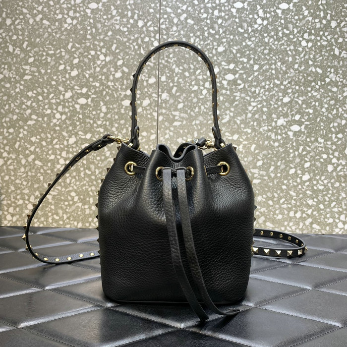 Valentino Garavani Rockstud bucket bag Black V0319