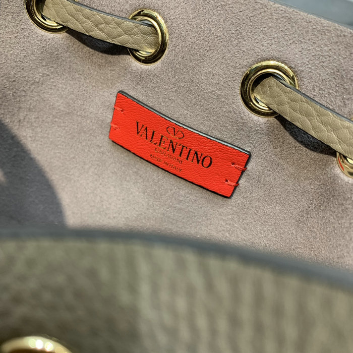 Valentino Garavani Rockstud bucket bag Grey V0319