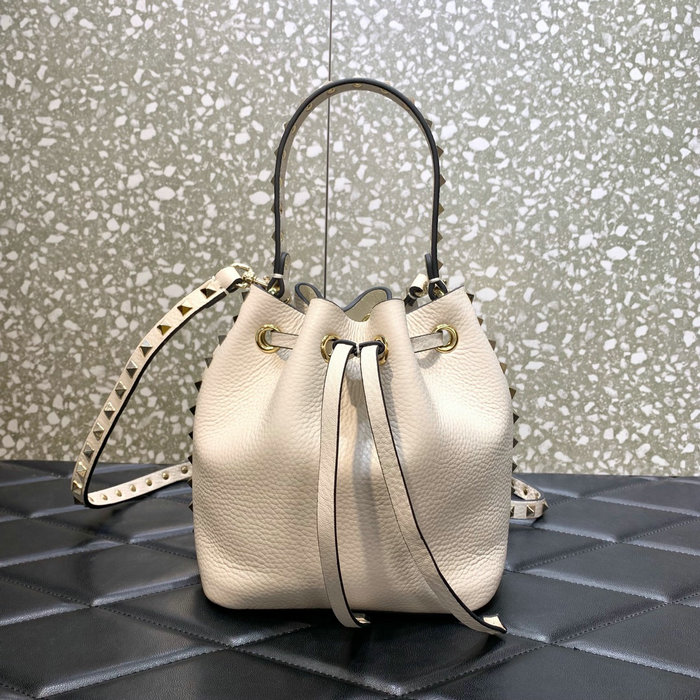 Valentino Garavani Rockstud bucket bag White V0319