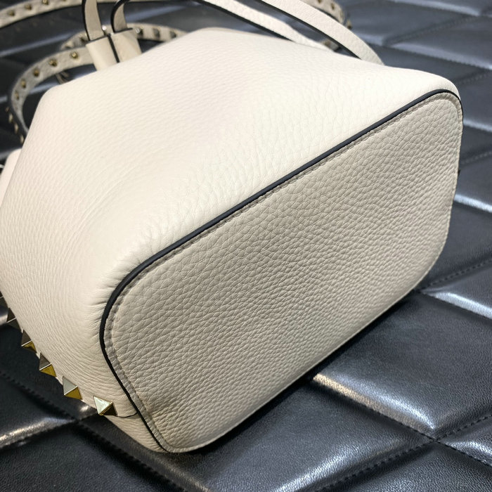 Valentino Garavani Rockstud bucket bag White V0319