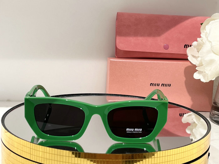 Miu Miu Sunglasses MSG04031