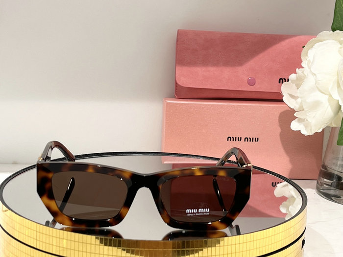 Miu Miu Sunglasses MSG04031