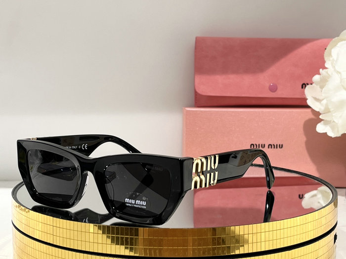 Miu Miu Sunglasses MSG04031