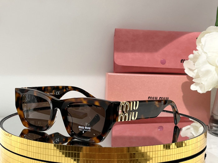 Miu Miu Sunglasses MSG04031