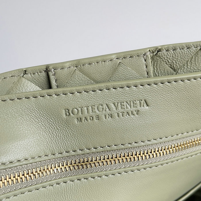 Bottega Veneta Medium Andiamo Tote Bag Travertine B743572