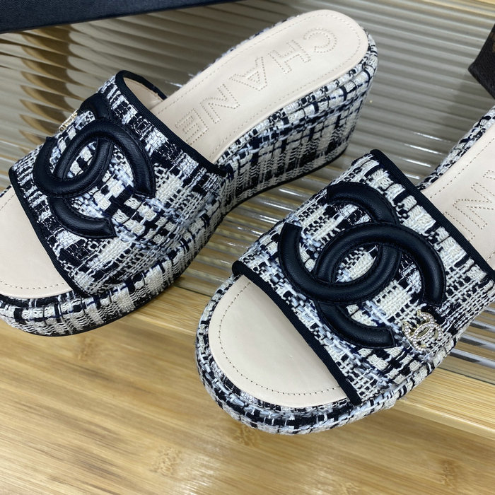 Chanel Slides SNC042701