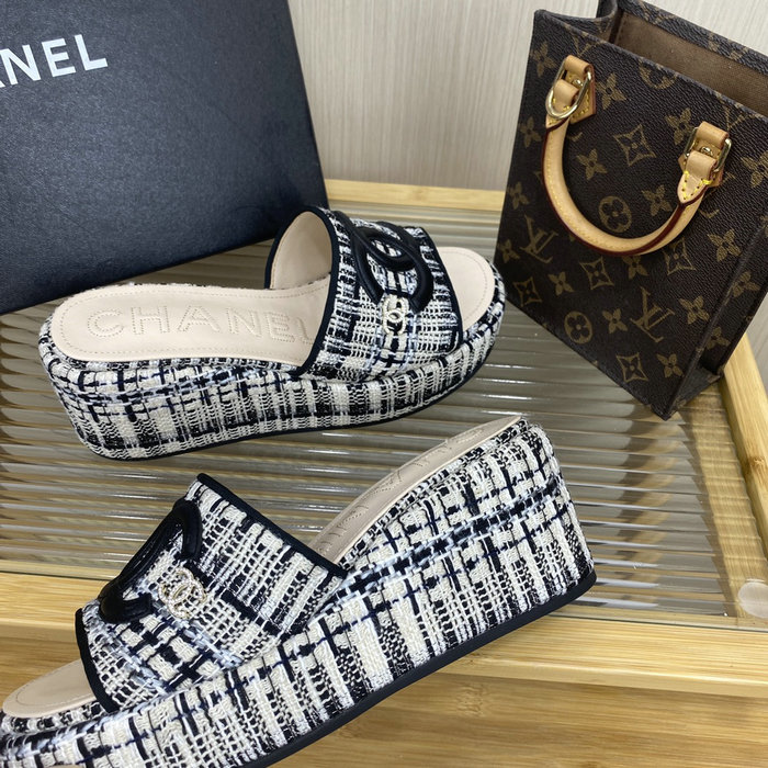 Chanel Slides SNC042701