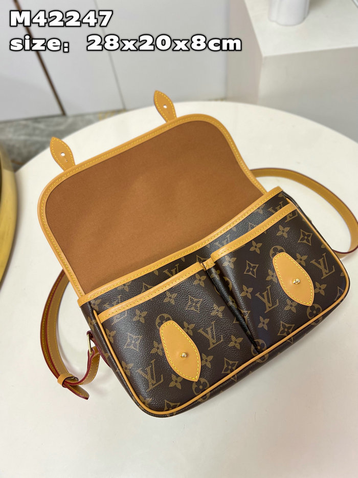 Louis Vuitton Gibeciere MM M42247