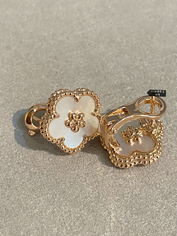 Van Cleef & Arpels Earrings VN11