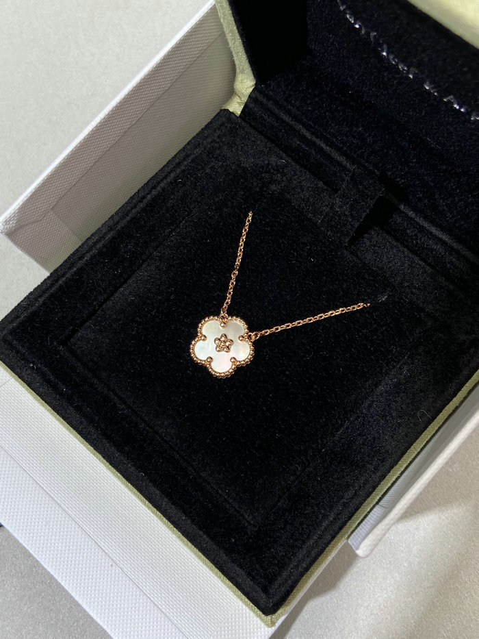 Van Cleef & Arpels Necklace VN09