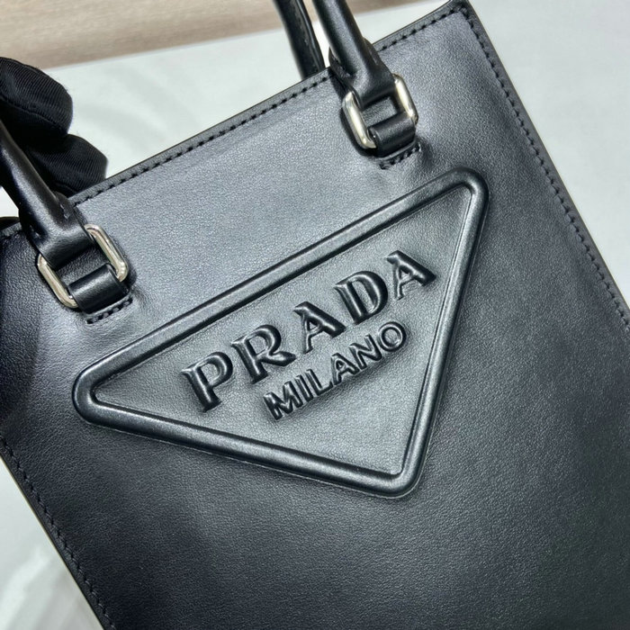 Prada Smooth Leather handbag Black 1BA333