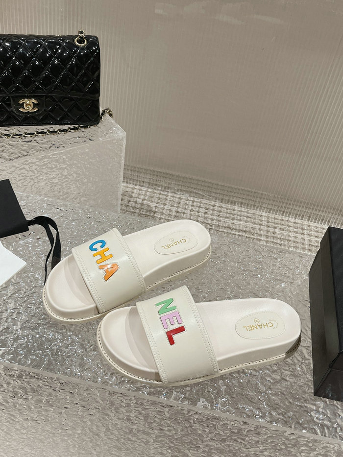 Chanel Slides SNC061105