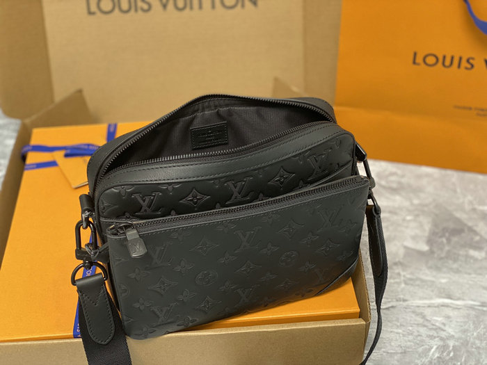 Louis Vuitton Trio Messenger Black M46604