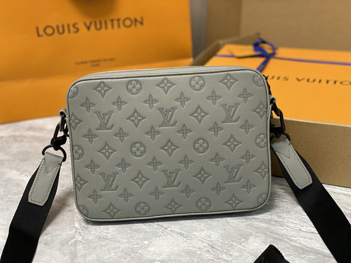 Louis Vuitton Trio Messenger Grey M46604