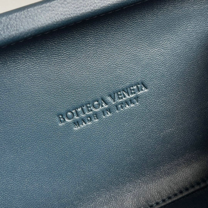 Bottega Veneta Classic Knot Clutch Blue B717622