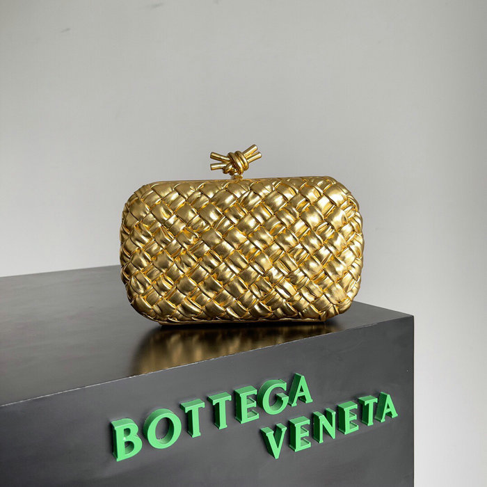 Bottega Veneta Knot Clutch Gold B717622