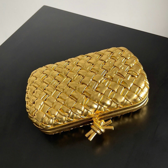 Bottega Veneta Knot Clutch Gold B717622