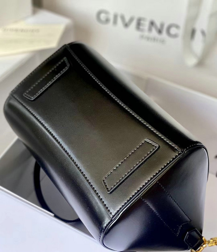 Givenchy Antigona small leather bag Black G9981