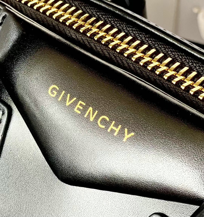 Givenchy Antigona small leather bag Black G9981