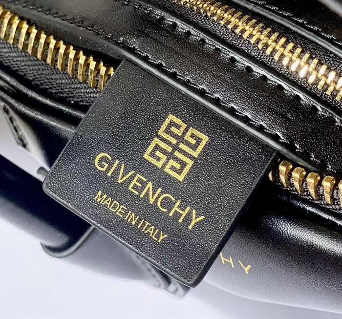 Givenchy Antigona small leather bag Black G9981