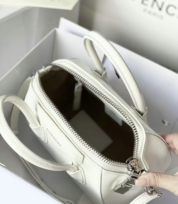 Givenchy Antigona small leather bag White G9981