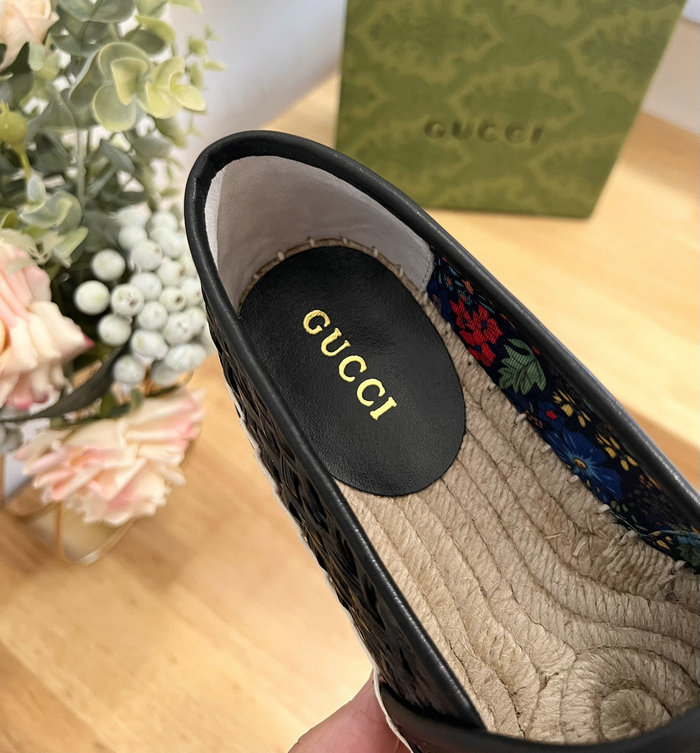 Gucci Flat Pumps Black SNG070401