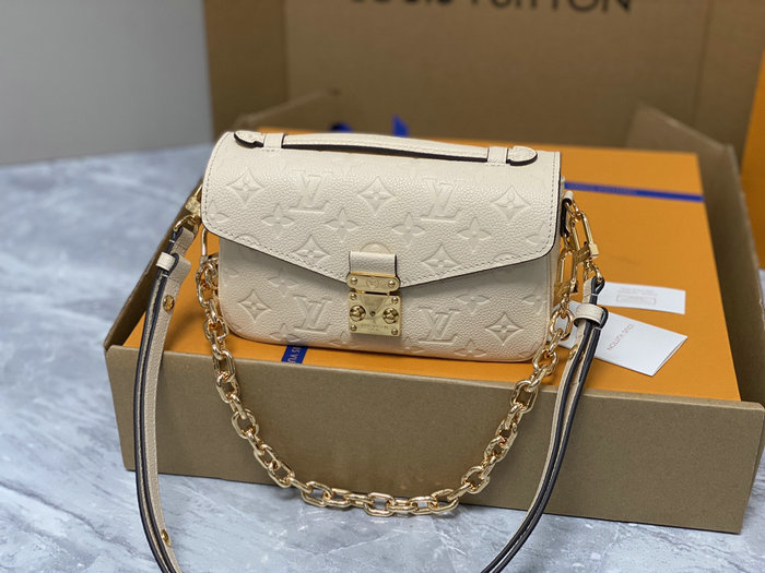 Louis Vuitton Pochette Metis East West Cream M22942