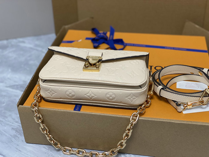 Louis Vuitton Pochette Metis East West Cream M22942