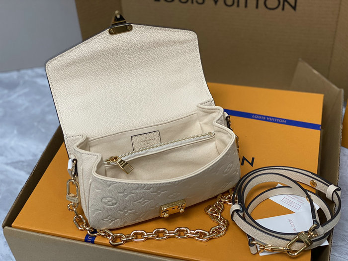 Louis Vuitton Pochette Metis East West Cream M22942