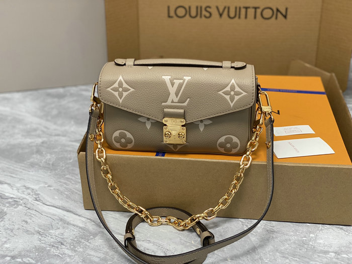 Louis Vuitton Pochette Metis East West M23081