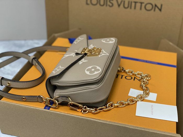 Louis Vuitton Pochette Metis East West M23081