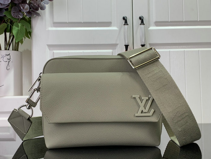 Louis Vuitton Fastline Messenger M22611