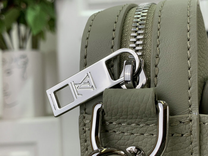 Louis Vuitton Fastline Messenger M22611