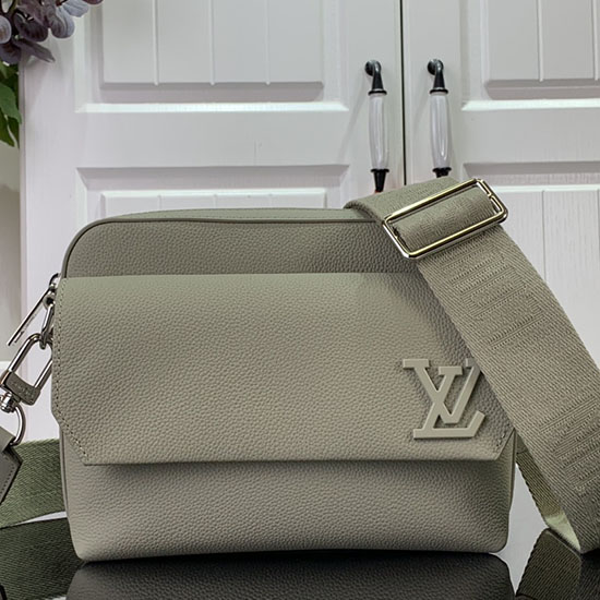 Louis Vuitton Fastline Messenger M22611