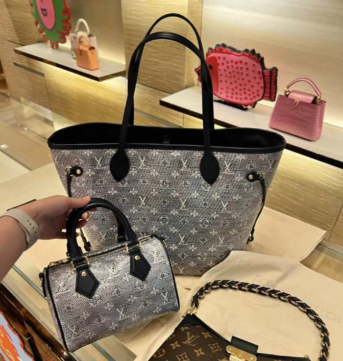 Louis Vuitton Neverfull MM Blue M22921