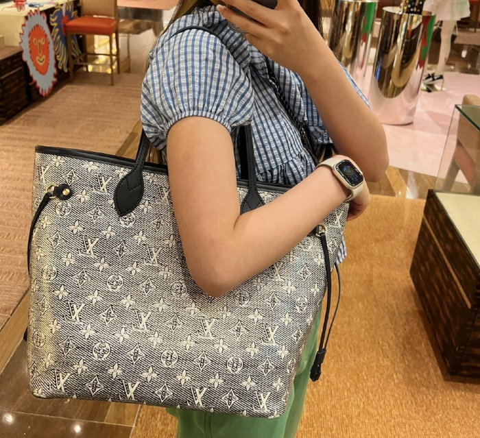 Louis Vuitton Neverfull MM Blue M22921