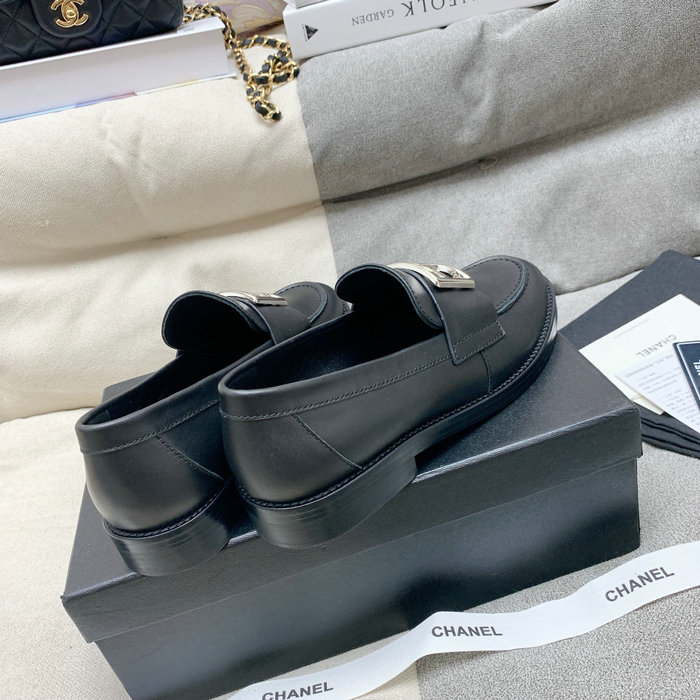 Chanel Leather Loafers SNC080604