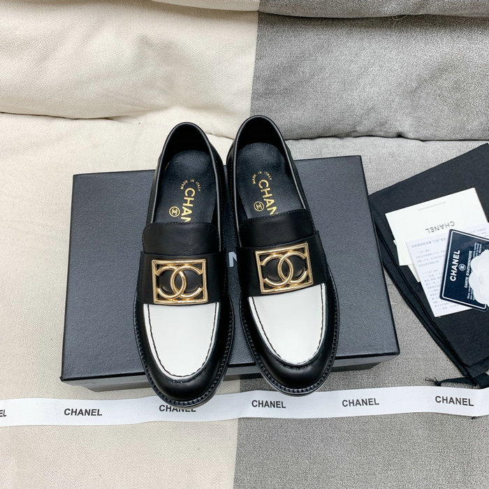 Chanel Leather Loafers SNC080605