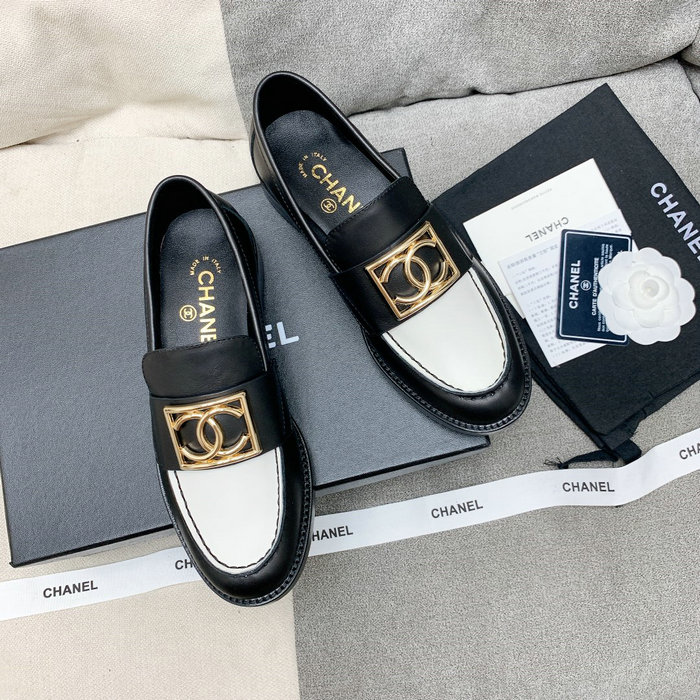 Chanel Leather Loafers SNC080605