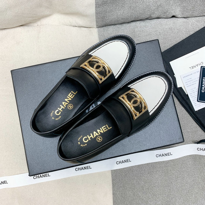 Chanel Leather Loafers SNC080605