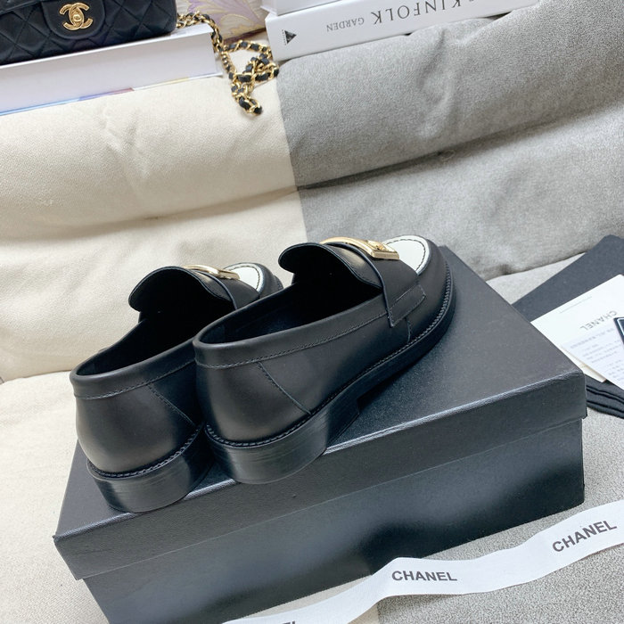 Chanel Leather Loafers SNC080605