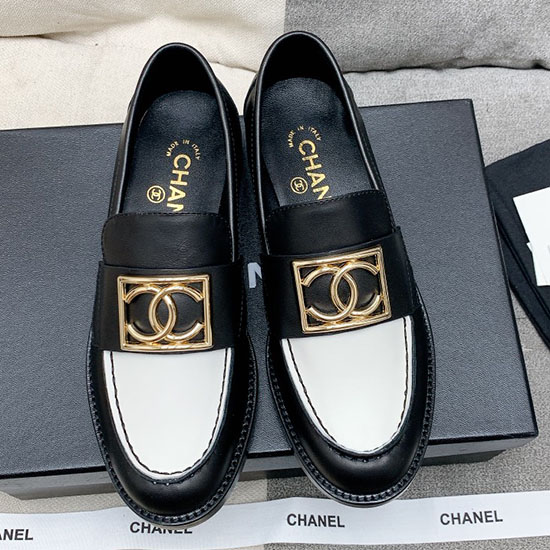 Chanel Leather Loafers SNC080605