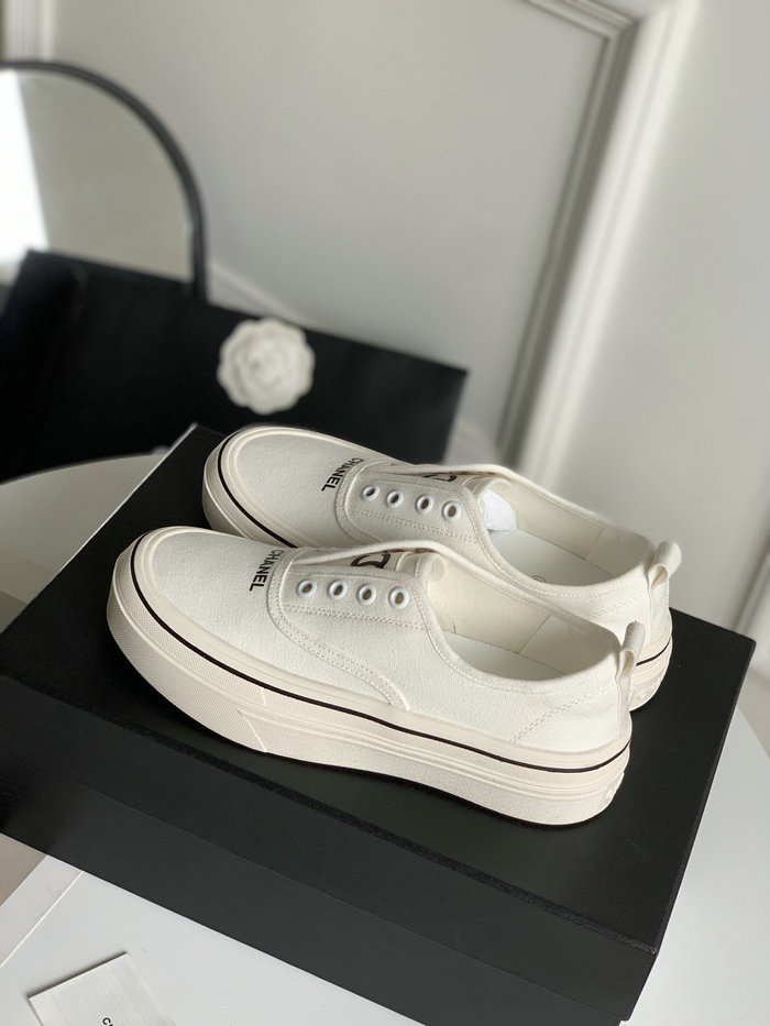 Chanel Sneakers SDC080901