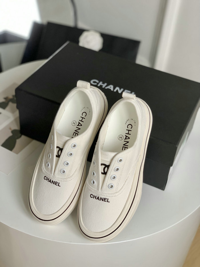 Chanel Sneakers SDC080901