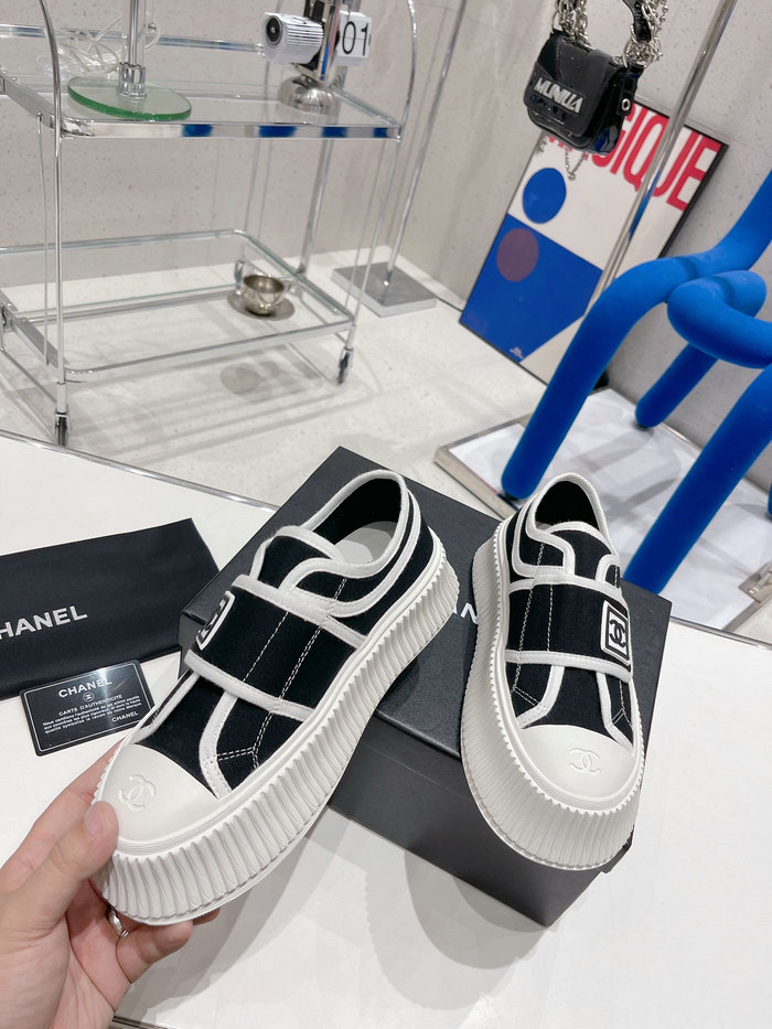 Chanel Sneakers SDC080903