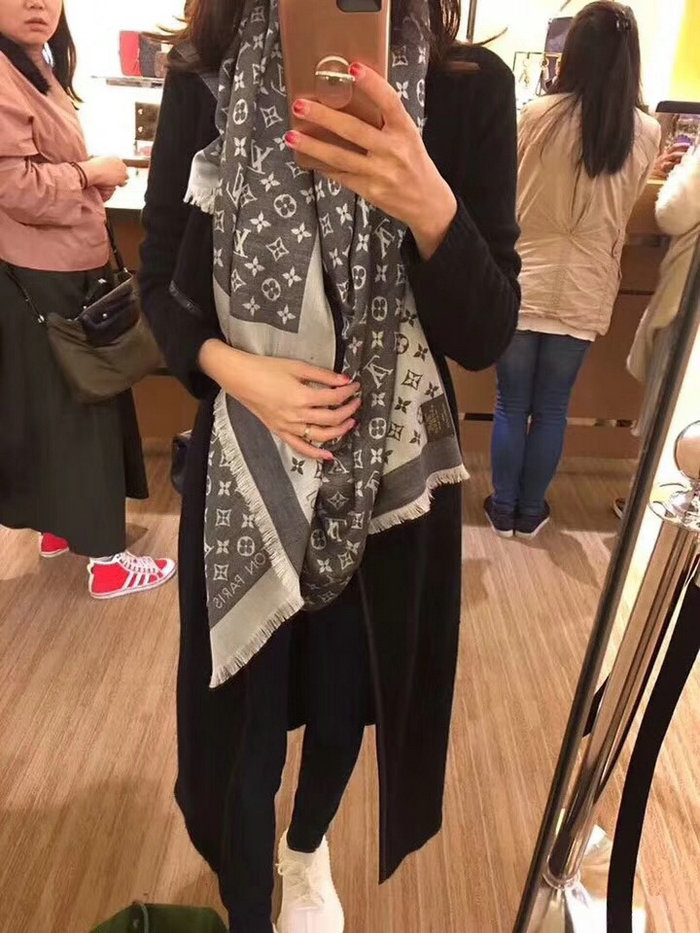 Louis Vuitton Monogram Denim Shawl LS0808011