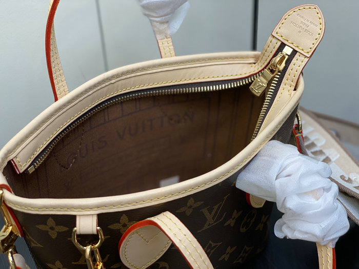 Louis Vuitton Neverfull BB M46705