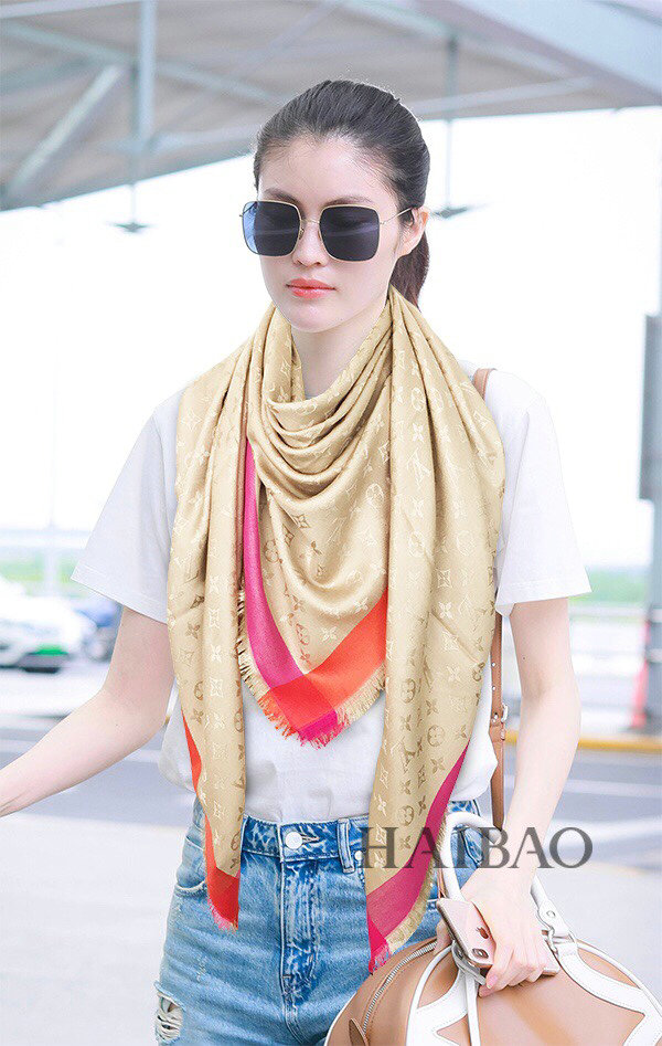 Louis Vuitton On The Edge Monogram Shawl LS080801