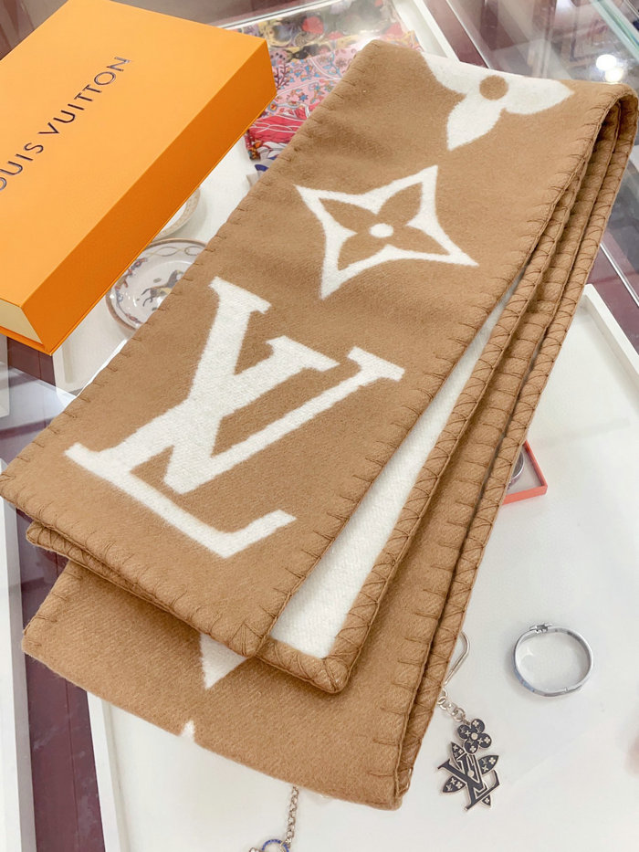 Louis Vuitton Sweet Dreams Scarf LS080805